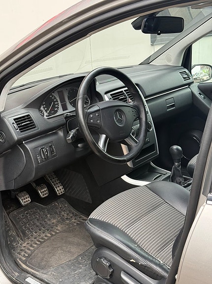 Mercedes-Benz B170 7 of 14