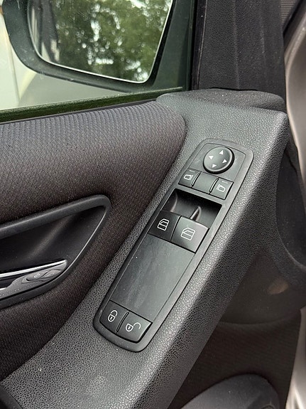 Mercedes-Benz B170 11 of 14