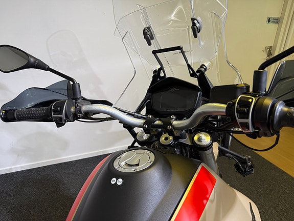Moto Guzzi V85 TT Travel/ PRISSÄNKT/ 9 of 9