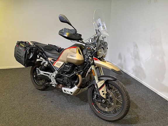Moto Guzzi V85 TT Travel 2 of 5