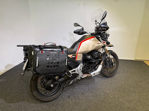 Moto Guzzi V85 TT Travel 3 of 5