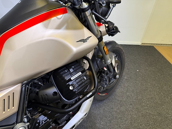 Moto Guzzi V85 TT Travel/ PRISSÄNKT/ 8 of 9