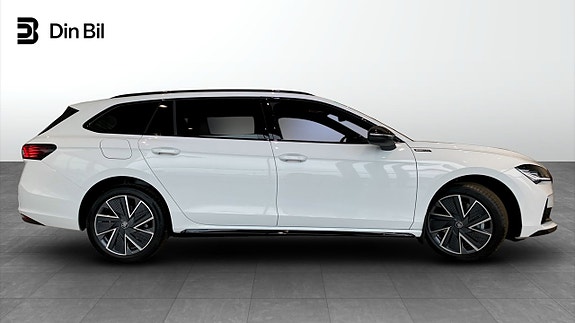 Skoda Superb 2 of 5