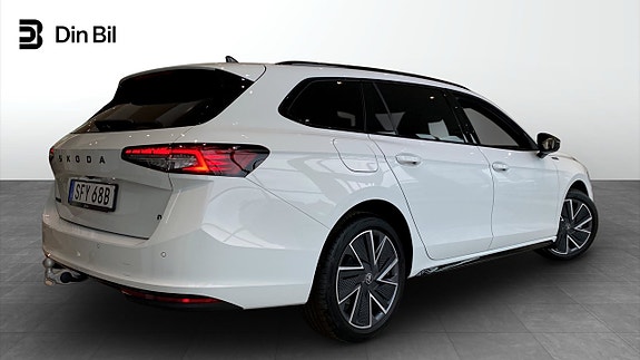 Skoda Superb 3 of 5