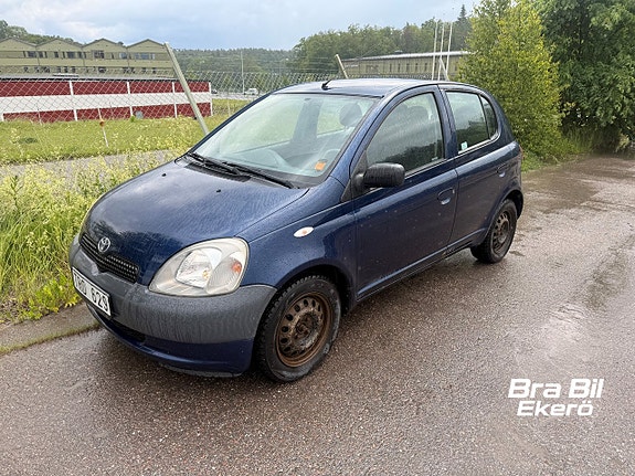 Toyota Yaris 2 of 5