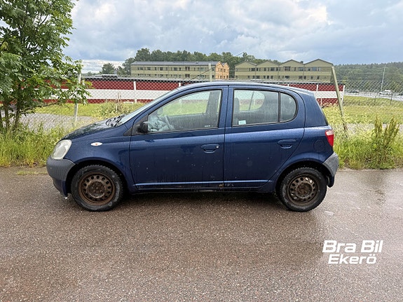 Toyota Yaris 3 of 5