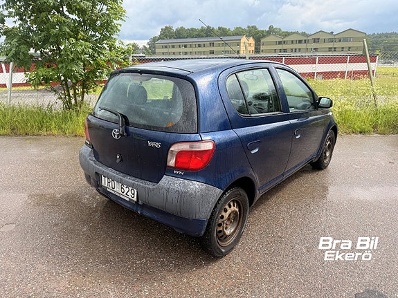 Toyota Yaris 5 of 5
