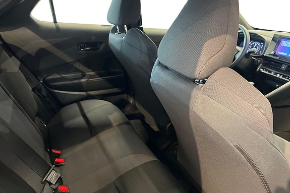 Toyota C-HR 12 of 22