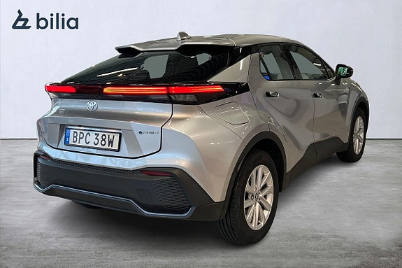 Toyota C-HR 18 of 22