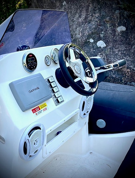 Brig 480 med trailer 3 of 5