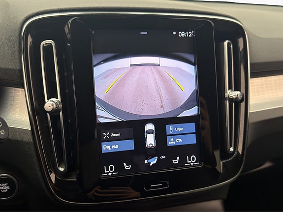 Volvo XC40 14 of 30