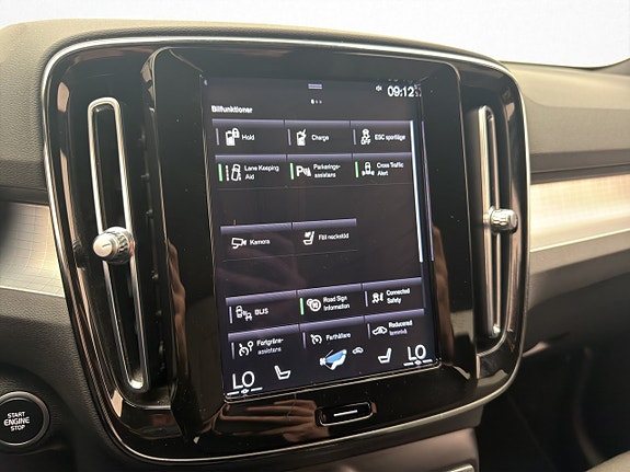 Volvo XC40 17 of 30