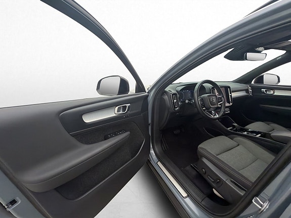 Volvo XC40 9 of 30
