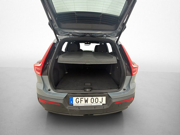 Volvo XC40 8 of 30