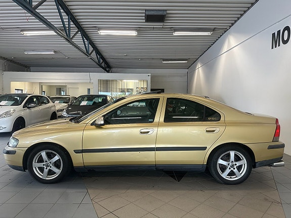 Volvo S60 3 of 5