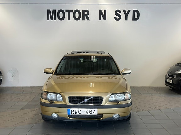 Volvo S60 2 of 5