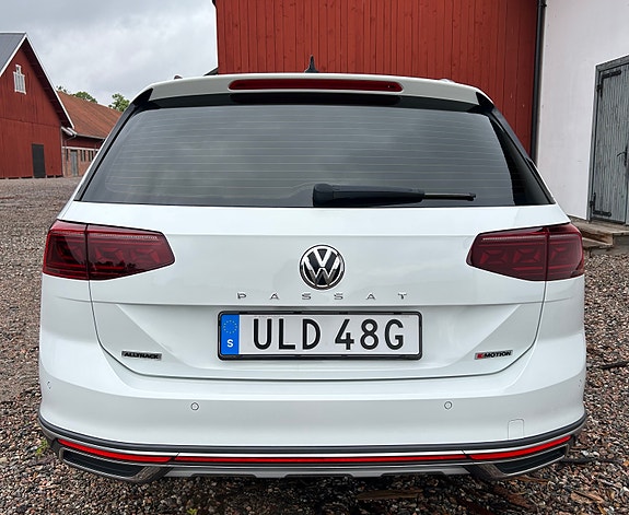Volkswagen Passat Alltrack 4 of 5