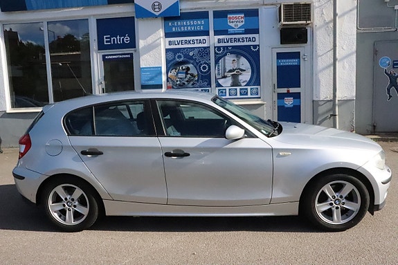 BMW 116i 2 of 5