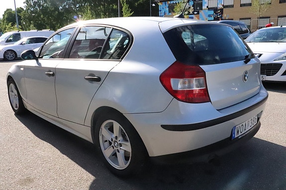 BMW 116i 4 of 5