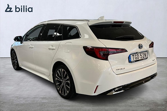 Toyota Corolla 2 of 5