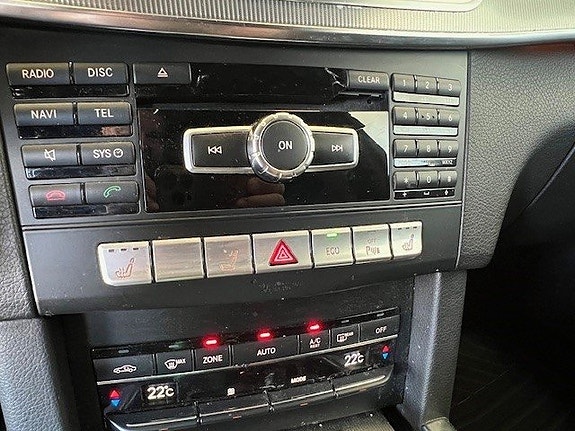 Mercedes-Benz E220 5 of 5
