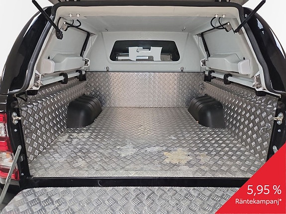 Toyota HiLux 10 of 13