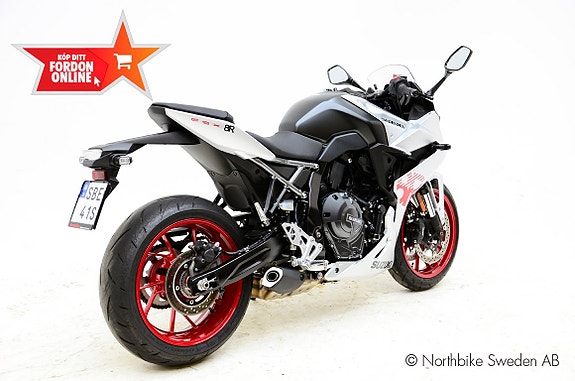Suzuki GSX8R 2 of 10