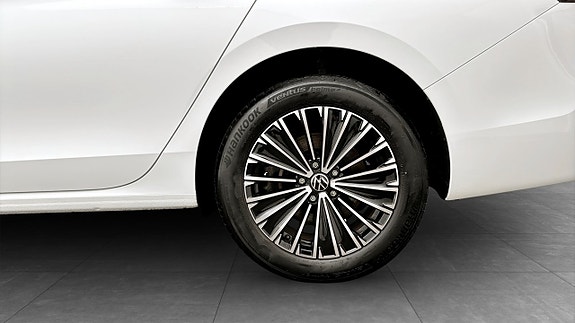 Volkswagen Passat 6 of 19