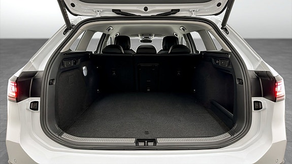 Volkswagen Passat 12 of 19