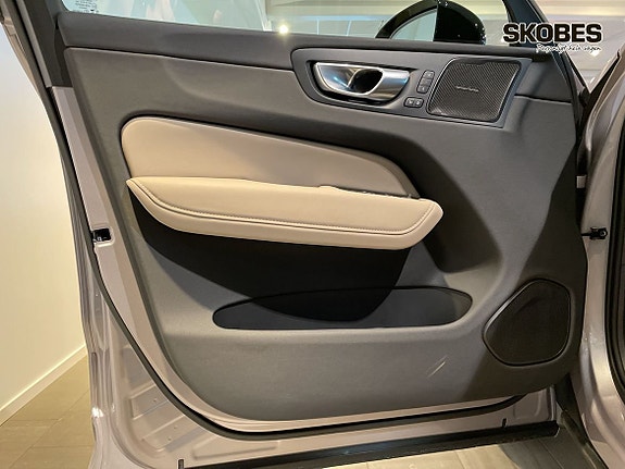 Volvo XC60 16 of 20