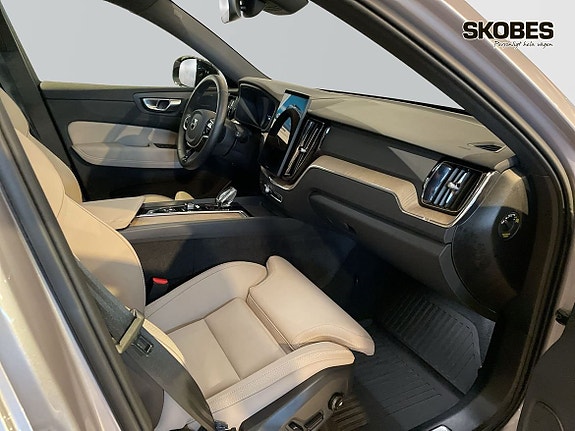 Volvo XC60 12 of 20