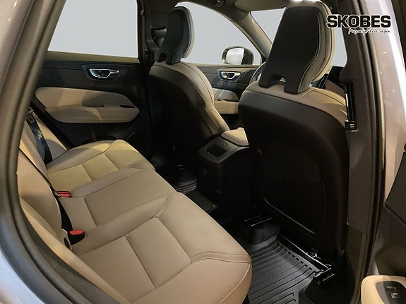 Volvo XC60 11 of 20