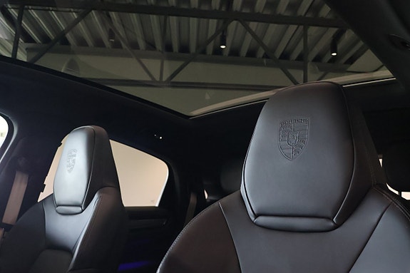 Porsche Cayenne 14 of 25