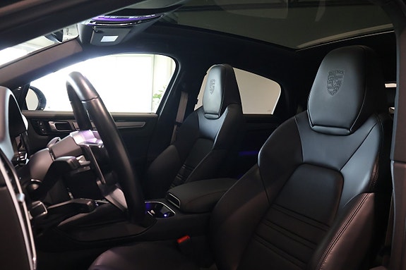 Porsche Cayenne 13 of 25