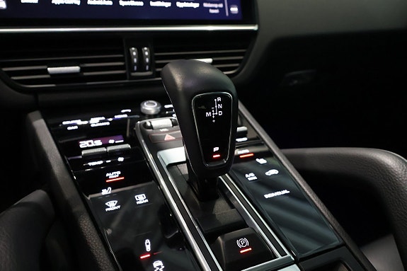 Porsche Cayenne 19 of 25