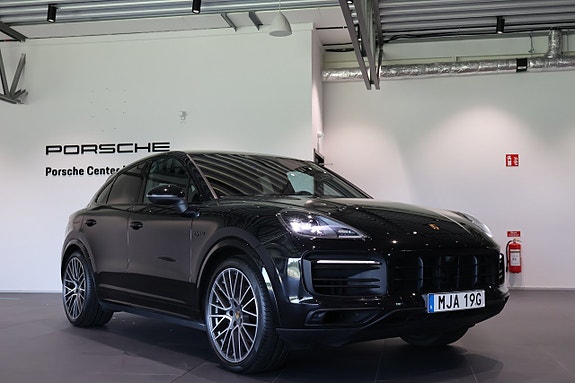 Porsche Cayenne 4 of 5