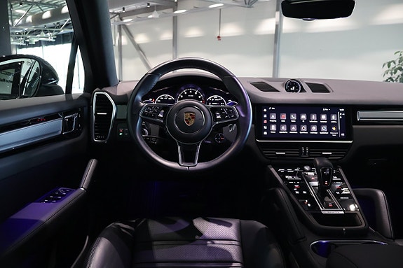 Porsche Cayenne 2 of 5