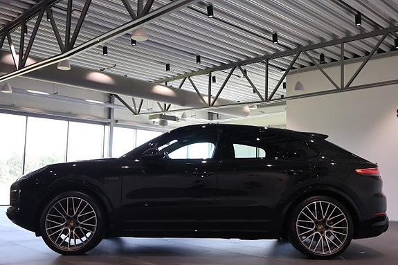 Porsche Cayenne 12 of 25