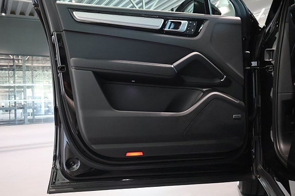 Porsche Cayenne 15 of 25
