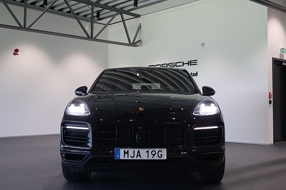 Porsche Cayenne 3 of 5