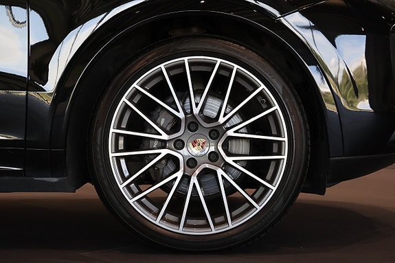 Porsche Cayenne 6 of 25