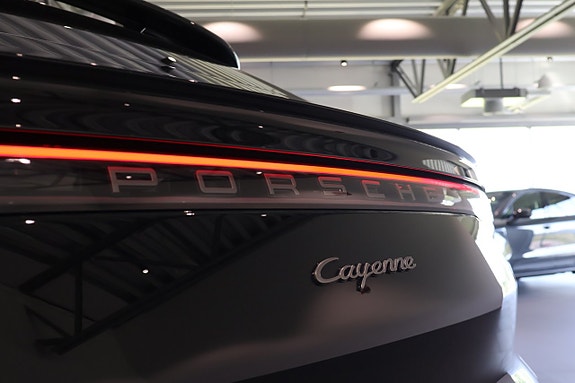 Porsche Cayenne 11 of 25
