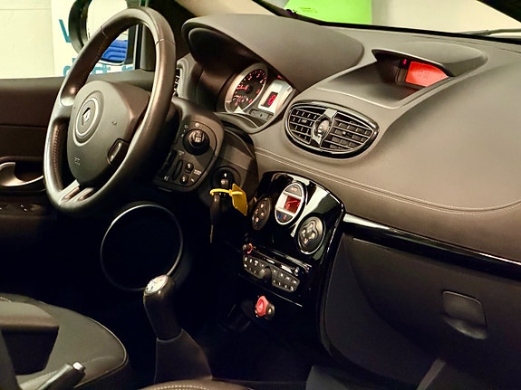 Renault Clio 11 of 14