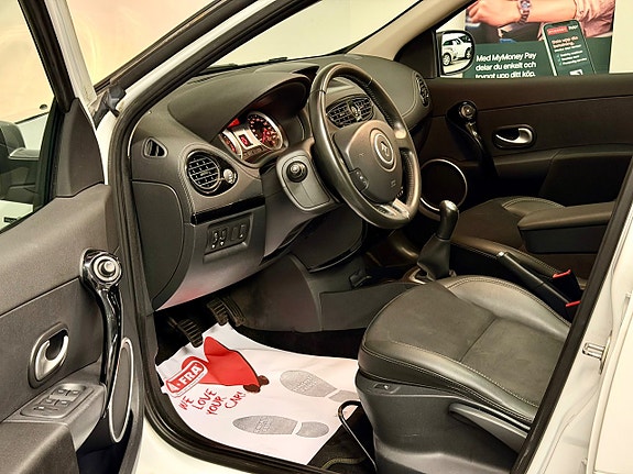 Renault Clio 8 of 14