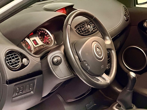 Renault Clio 9 of 14
