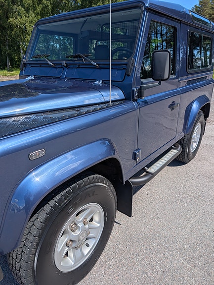 Land Rover Defender 90 3 of 10
