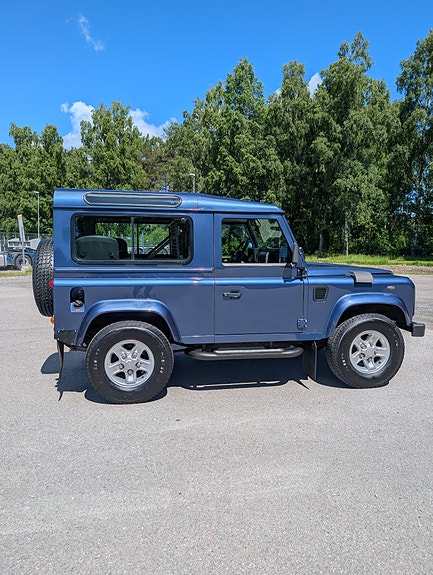 Land Rover Defender 90 4 of 10