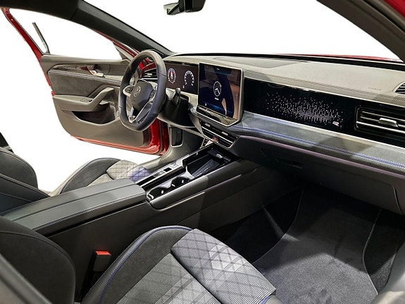 Volkswagen Passat 13 of 25