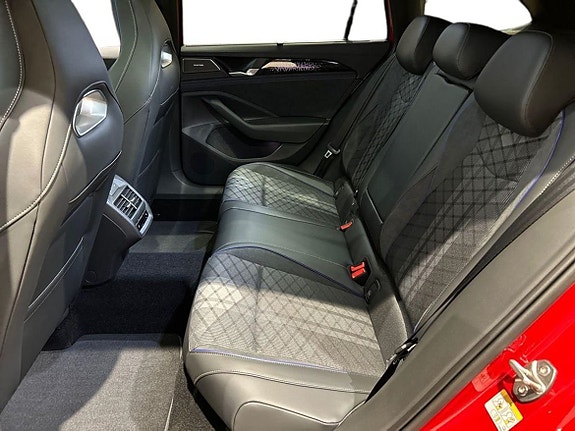 Volkswagen Passat 21 of 25