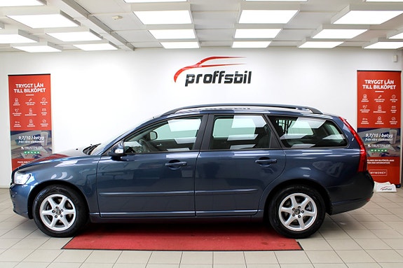 Volvo V50 2 of 23